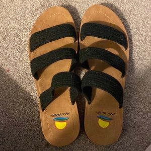 Brand new Maui Island sandals size 8 in Men